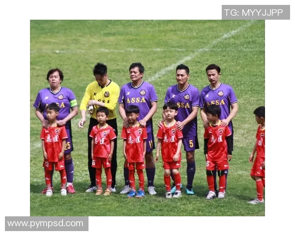 新一代足球明星崭露头角引领未来赛场风潮