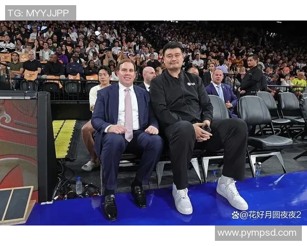 火箭球迷与勇士球迷的激情对决谁能笑到最后的篮球盛宴